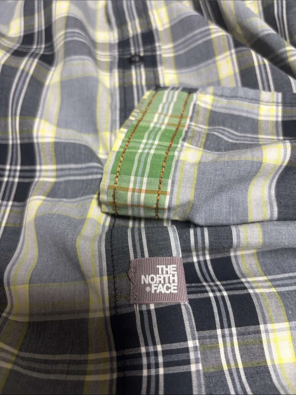 The North Face Men’s Medium Plaid Short Sleeve Button Up Hiking Shirt Gray